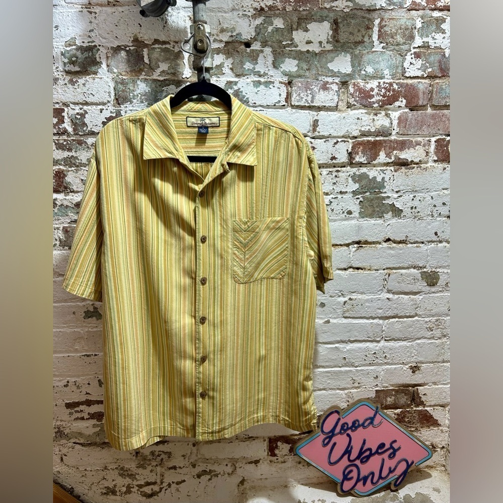 Tommy Bahama silk short sleeved shirt size Medium. 70’s inspired. - Picture 1 of 7